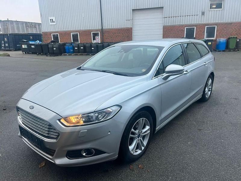 Silber Gebraucht 2018 Ford Mondeo Titanium Limousine | 5.900 € (Superpreis) - Bild 1/4