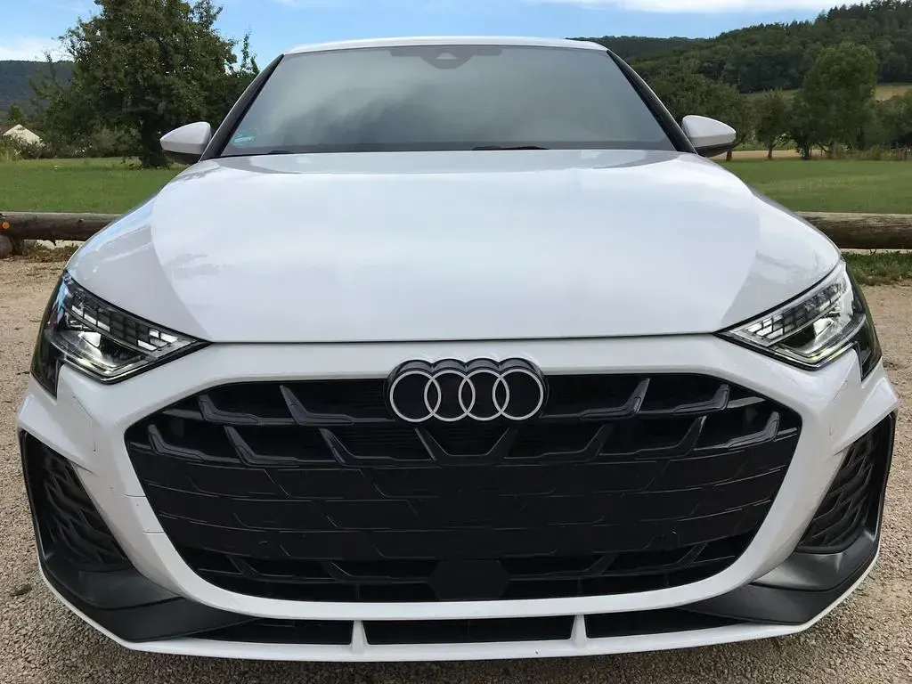 Gebraucht Audi A3 S-Line 116 PS (85 kW) 2025 Weiß Limousine