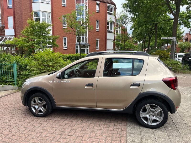 Beige Gebraucht 2020 Dacia Sandero Stepway Kleinwagen | 10.500 € - Bild 1/4