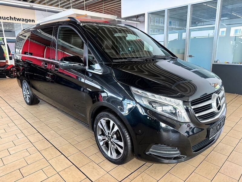 Schwarz Gebraucht 2017 Mercedes V220 Van / Kleinbus | 26.950 € - Bild 1/4