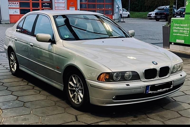 Second-hand BMW 525 193 CP (141 kW) 2001 Argintiu Berlinǎ