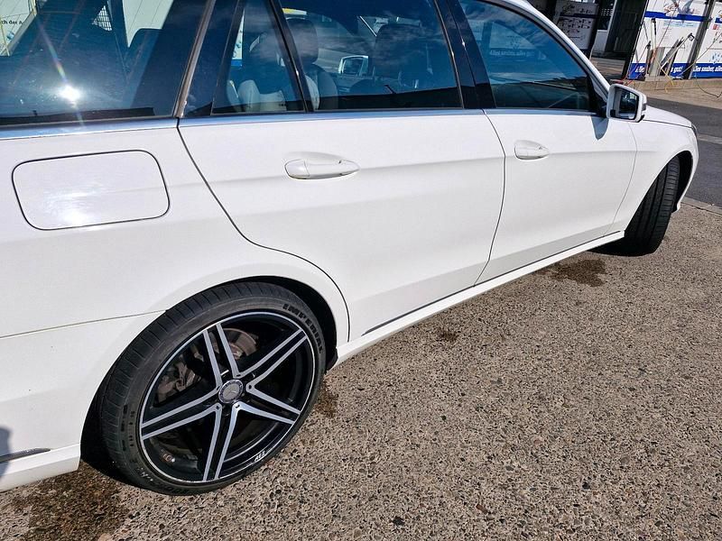 Gebraucht Mercedes E200 Avantgarde 136 PS (100 kW) 2015 Weiß Kombi