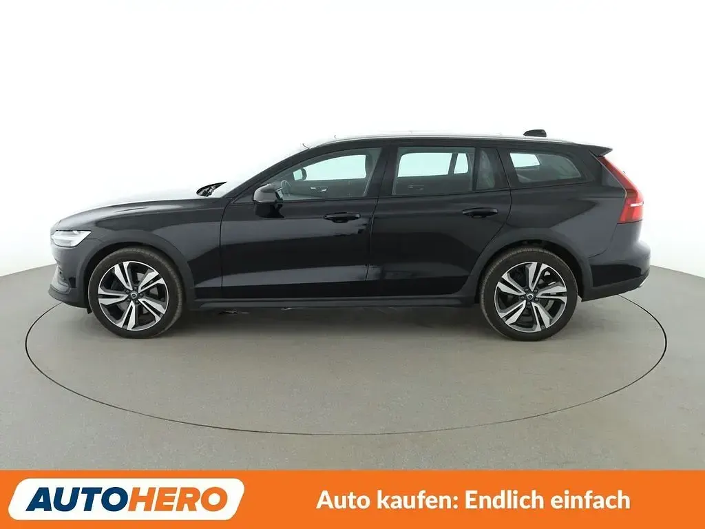Gebraucht Volvo V60 CC 197 PS (144 kW) 2022 Schwarz Kombi