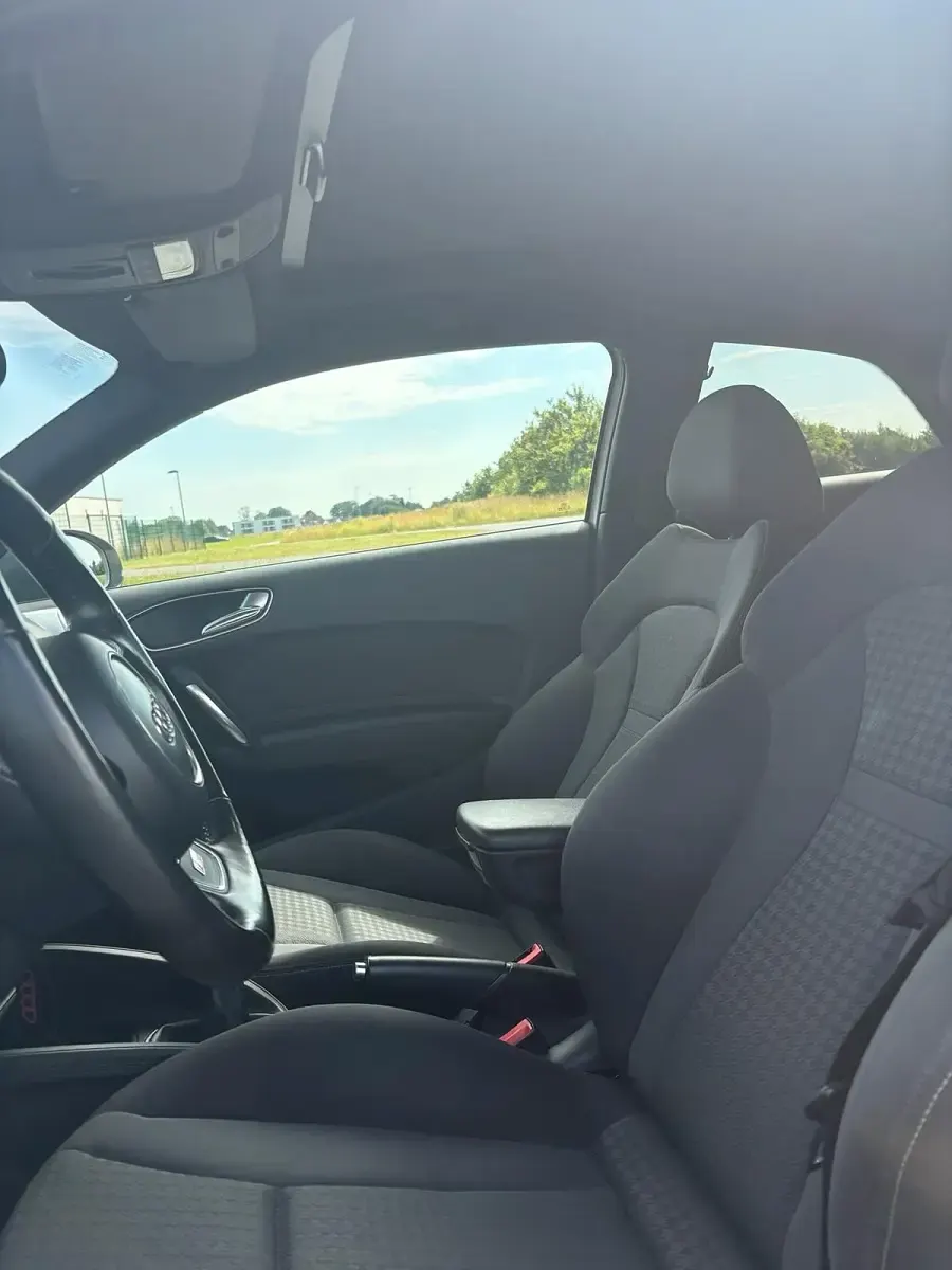 Gebraucht Audi A1 85 PS (62 kW) 2011 Weiß Kleinwagen