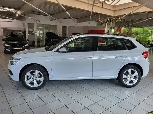 Gebraucht Skoda Kamiq Fresh 110 PS (80 kW) 2024 Moonweiss metallic SUV
