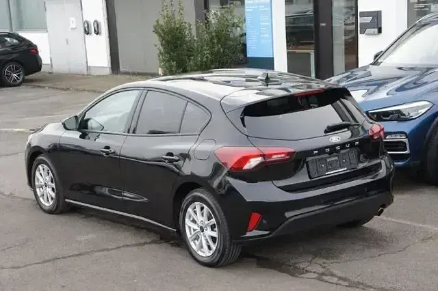 Używany Ford Focus Cool & Connect 120 KM (88 kW) 2023 Czarny Sedan/Limuzyna