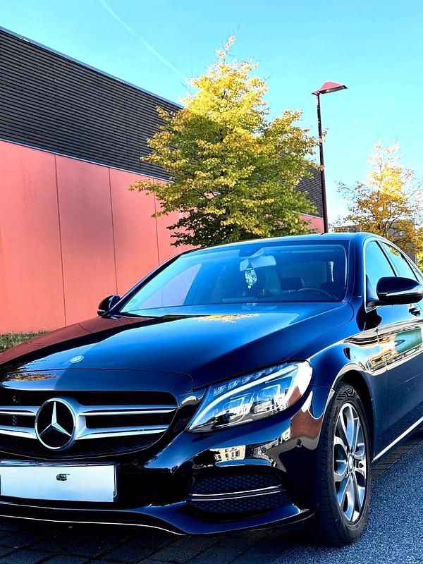 Schwarz Gebraucht 2015 Mercedes C250 Limousine | 22.500 € (Teuer) - Bild 1/4