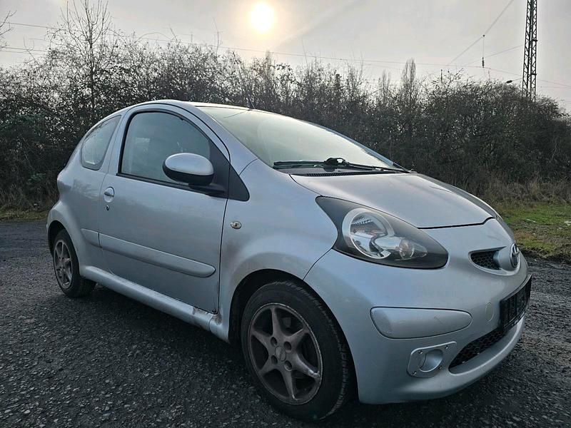 Silber Gebraucht 2006 Toyota Aygo Kleinwagen | 1.250 € (Guter Preis) - Bild 1/4