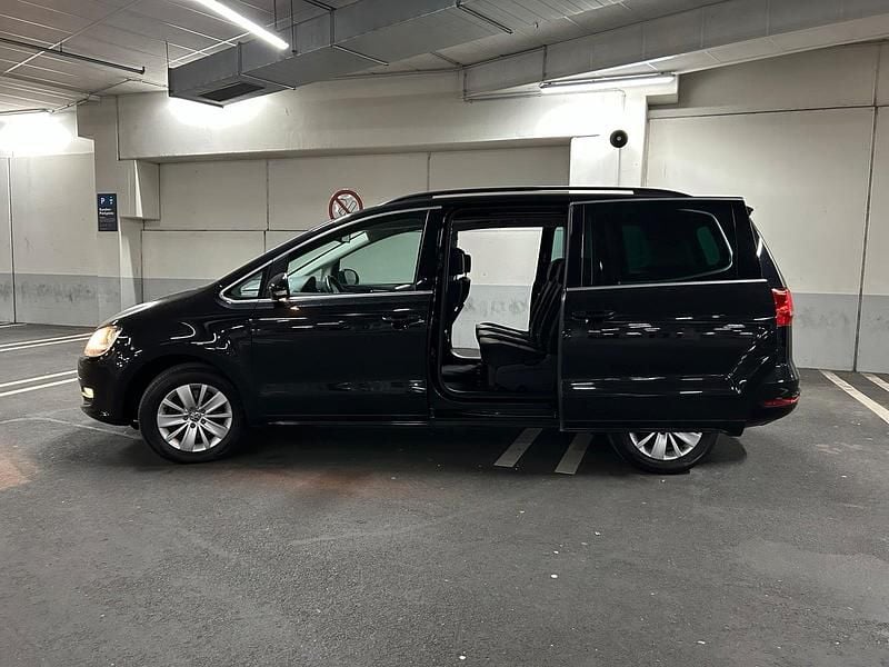 Second-hand VW Sharan 140 CP (102 kW) 2012 Negru Monovolum