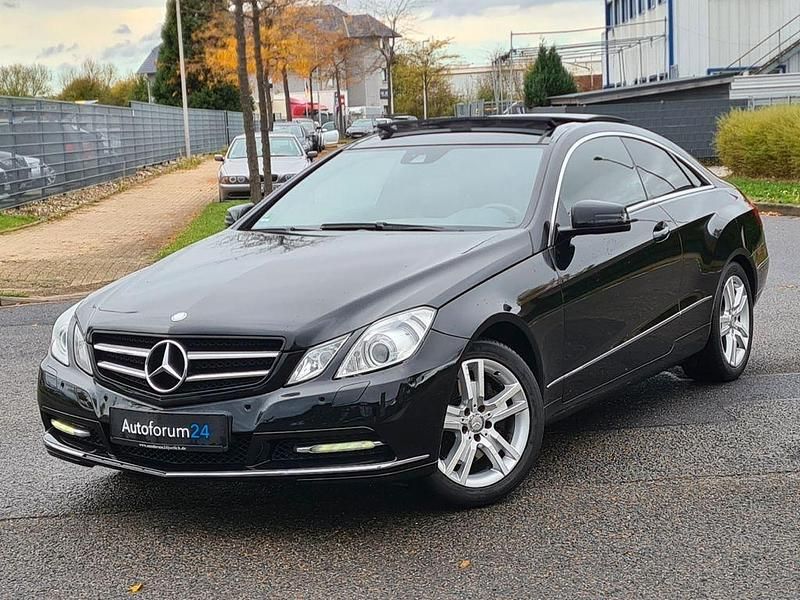 Schwarz Gebraucht 2011 Mercedes E350 Coupé | 12.750 € (Guter Preis) - Bild 1/4