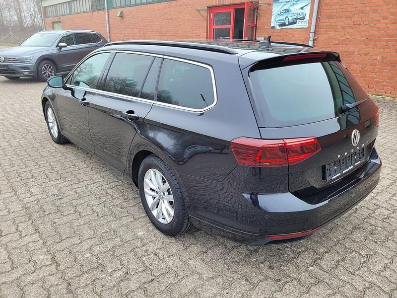 Gebraucht VW Passat 150 PS (110 kW) 2020 Schwarz Limousine