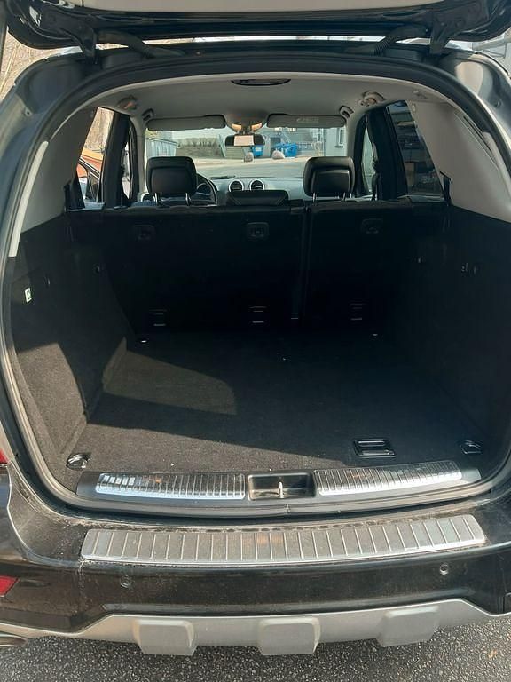Gebraucht Mercedes ML350 231 PS (169 kW) 2010 Schwarz SUV