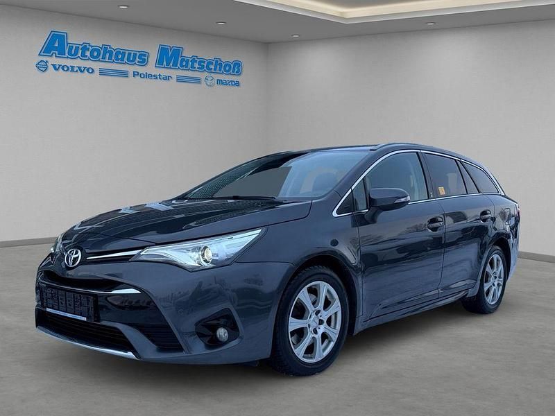 Grau Gebraucht 2018 Toyota Avensis Team Kombi | 12.950 € (Fairer Preis) - Bild 1/4