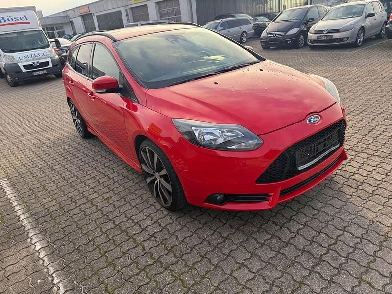 Gebraucht Ford Focus ST 299 PS (219 kW) 2014 Rot Limousine