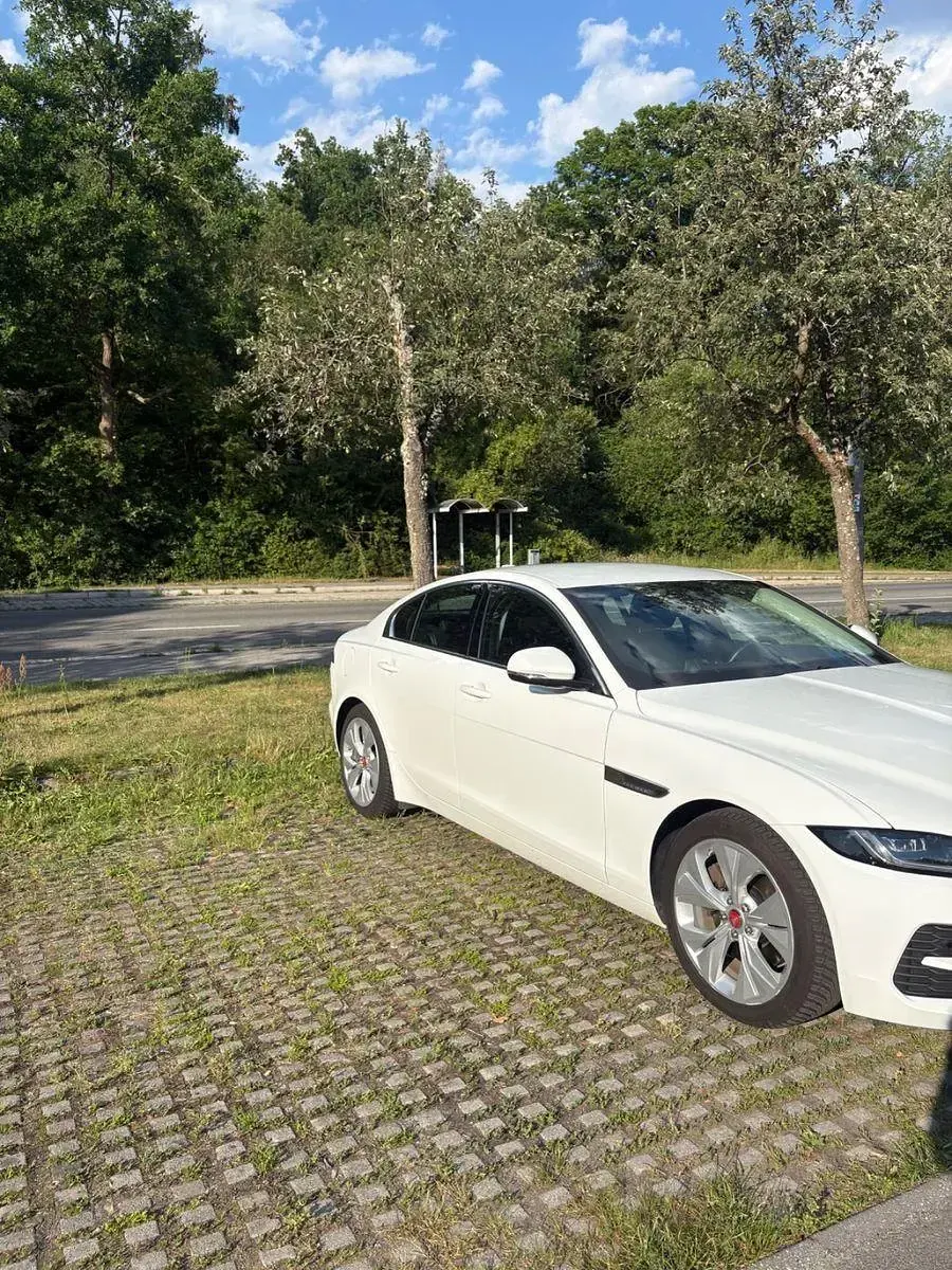 Gebraucht Jaguar XE S 179 PS (131 kW) 2020 Weiß Limousine