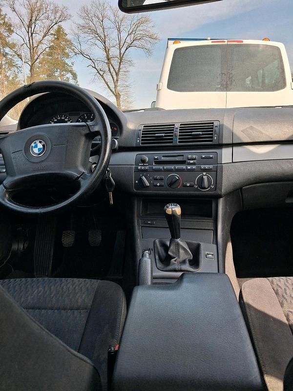 Second-hand BMW 318 105 CP (77 kW) 2000 Gri Berlinǎ