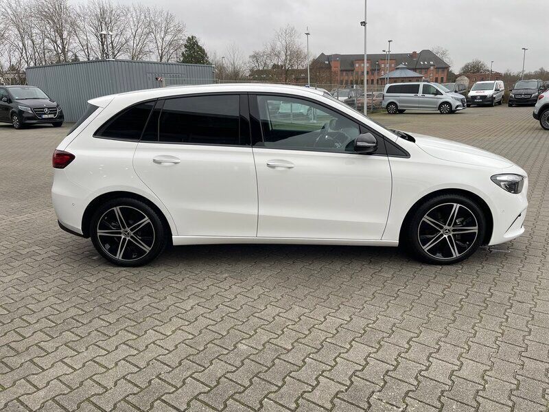 Gebraucht Mercedes B220 Progressive 190 PS (139 kW) 2023 Unilack polarweiß Van / Kleinbus