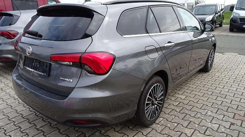 Usado Fiat Tipo Lounge 120 CV (88 kW) 2016 Gris Familiar