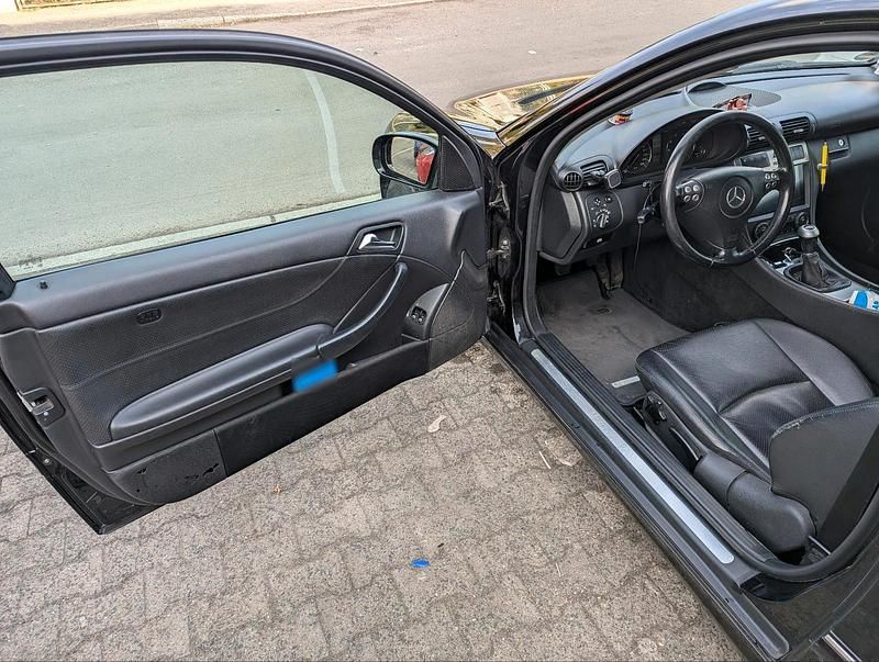 Gebraucht Mercedes C180 143 PS (105 kW) 2004 Schwarz Coupé