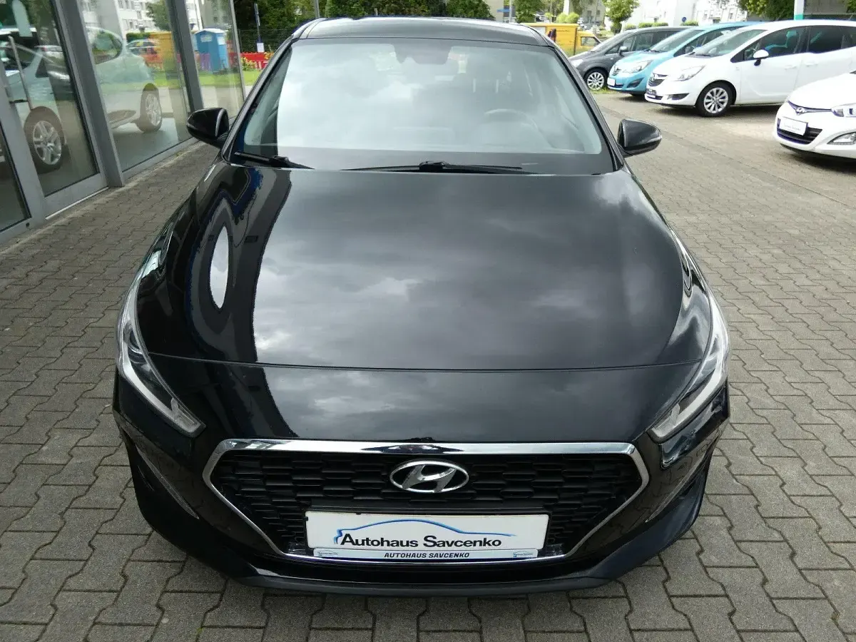 Gebraucht Hyundai i30 120 PS (88 kW) 2019 Schwarz Kombi