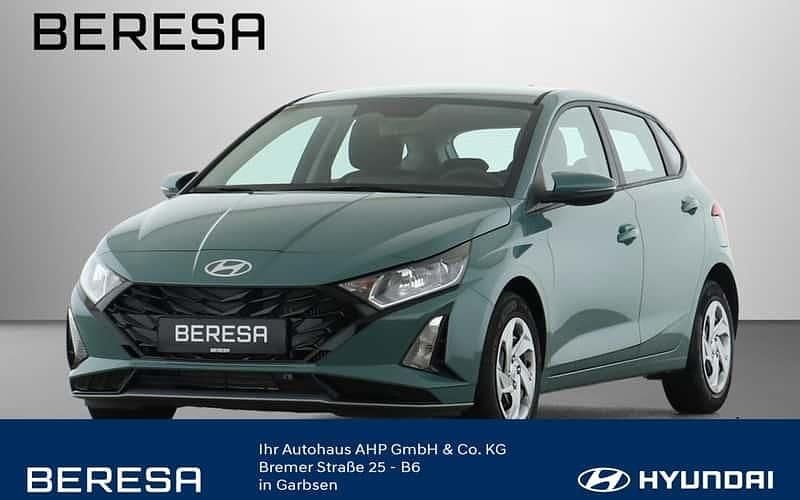 Grün Neu 2025 Hyundai i20 Select Limousine | 16.980 € (Superpreis) - Bild 1/4