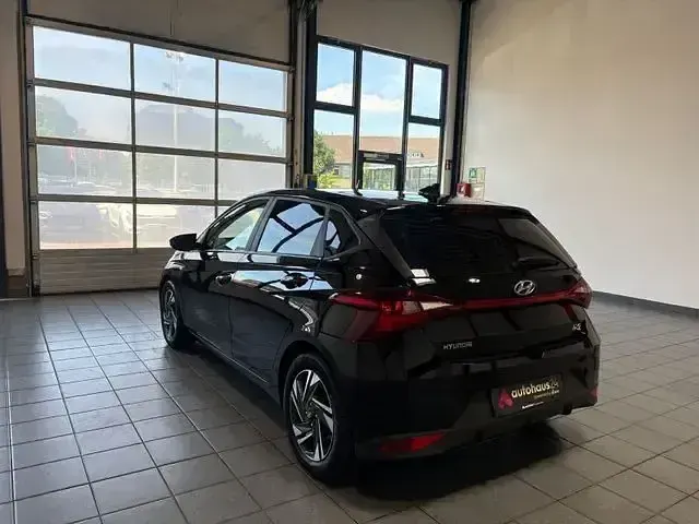 Gebraucht Hyundai i20 Trend 101 PS (74 kW) 2022 Schwarz Kleinwagen