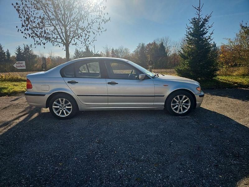 Silber Gebraucht 2002 BMW 318 Limousine | 2.833 € (Fairer Preis) - Bild 1/4