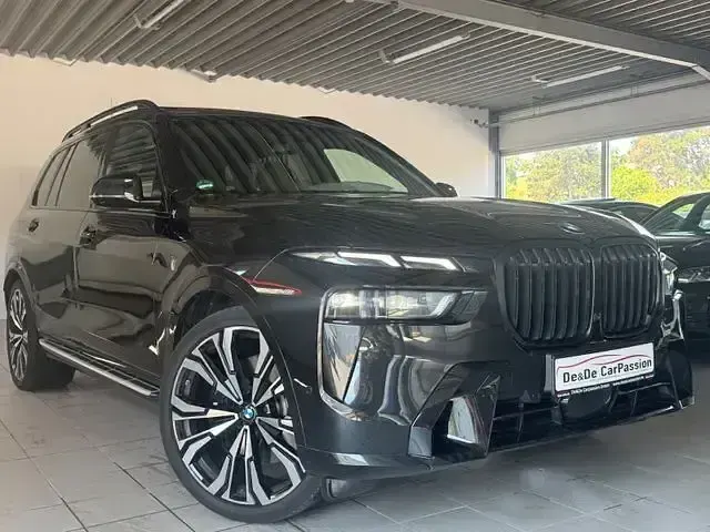 Gebraucht BMW X7 M Sport 352 PS (258 kW) 2023 Schwarz SUV