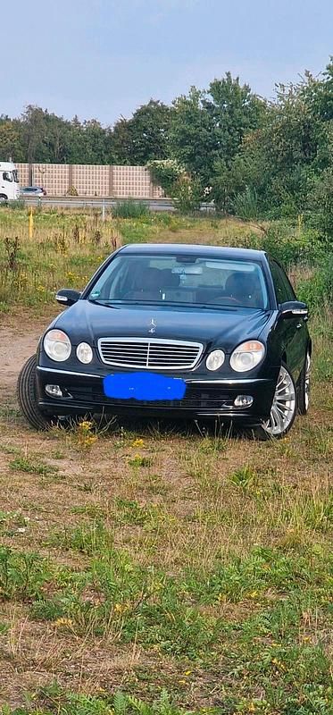 Second-hand Mercedes E240 170 CP (125 kW) 2004 Negru Berlinǎ