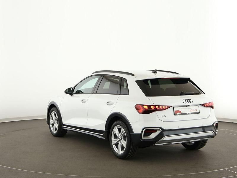Gebraucht Audi A3 Sport 150 PS (110 kW) 2025 Arkonaweiß Limousine