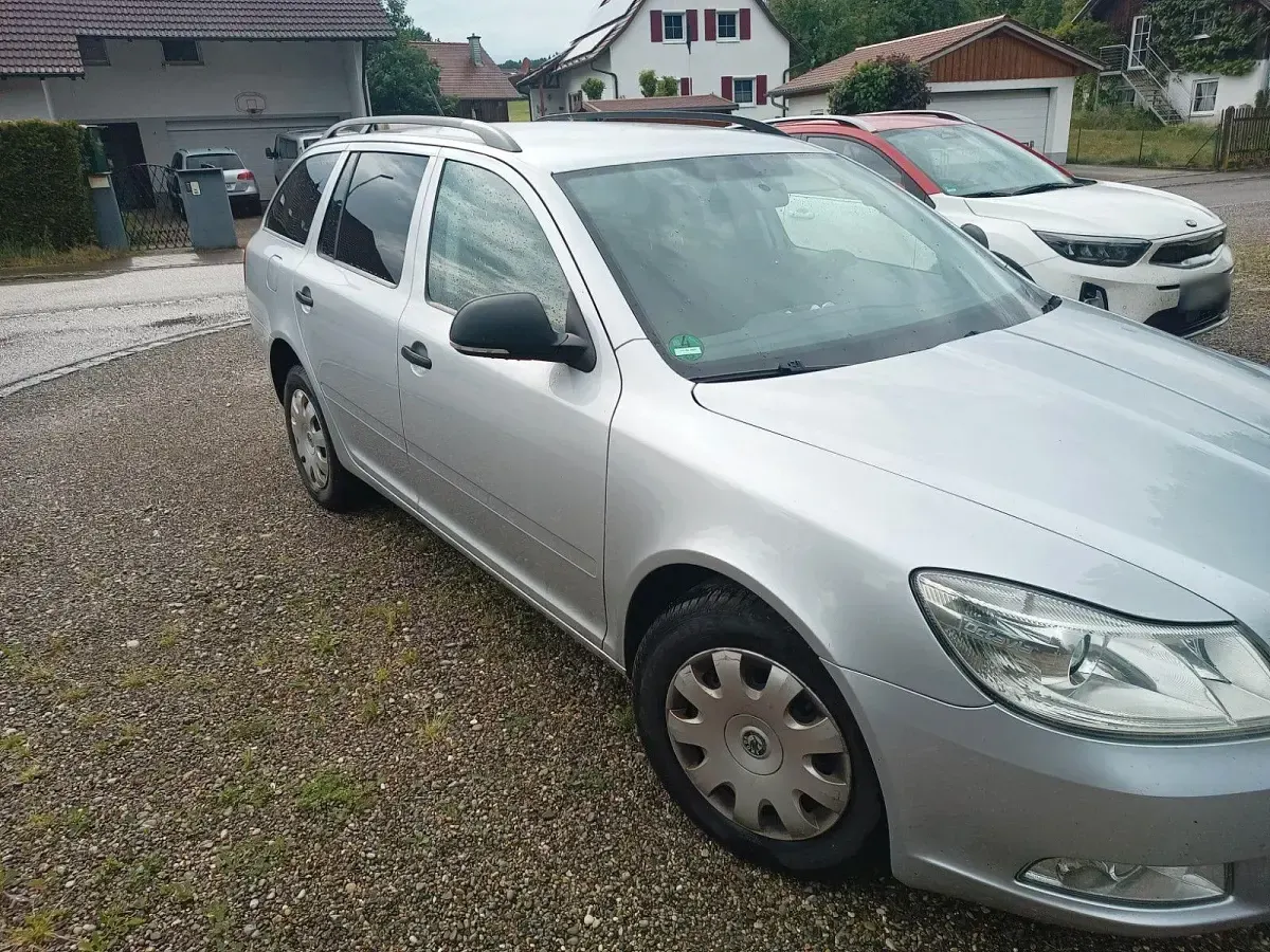 Gebraucht Skoda Octavia Ambition 105 PS (77 kW) 2012 Silber Kombi