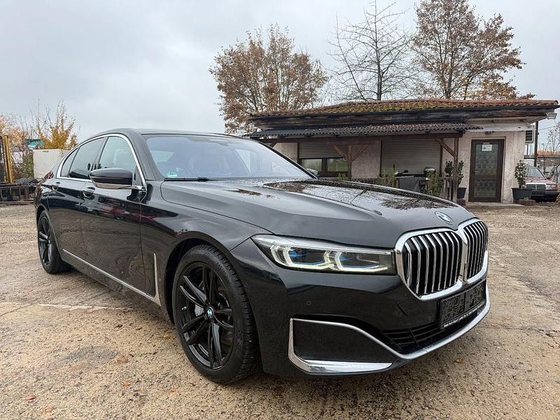 Gebraucht BMW 740 Sport Line 340 PS (250 kW) 2021 Schwarz Limousine