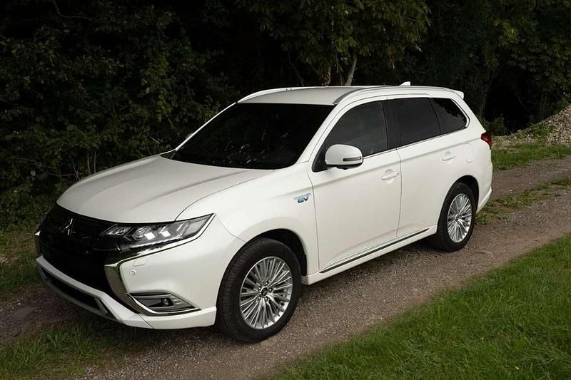 Weiß Gebraucht 2018 Mitsubishi Outlander P-HEV Plus SUV | 21.500 € (Fairer Preis) - Bild 1/4