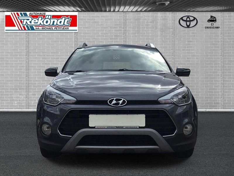 Gebraucht Hyundai i20 Active 101 PS (74 kW) 2020 Grau Limousine