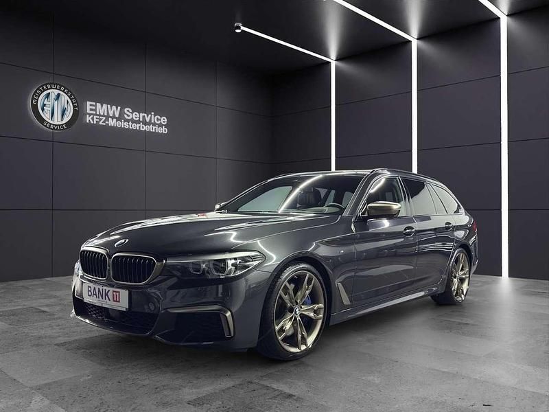 Sophistograu Gebraucht 2019 BMW 550 Kombi | 33.490 € (Fairer Preis) - Bild 1/4