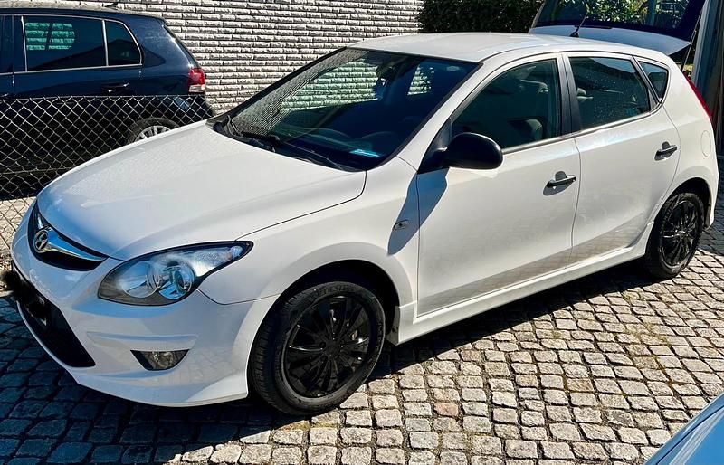 Weiß Gebraucht 2012 Hyundai i30 Sport Limousine | 4.700 € (Guter Preis) - Bild 1/4