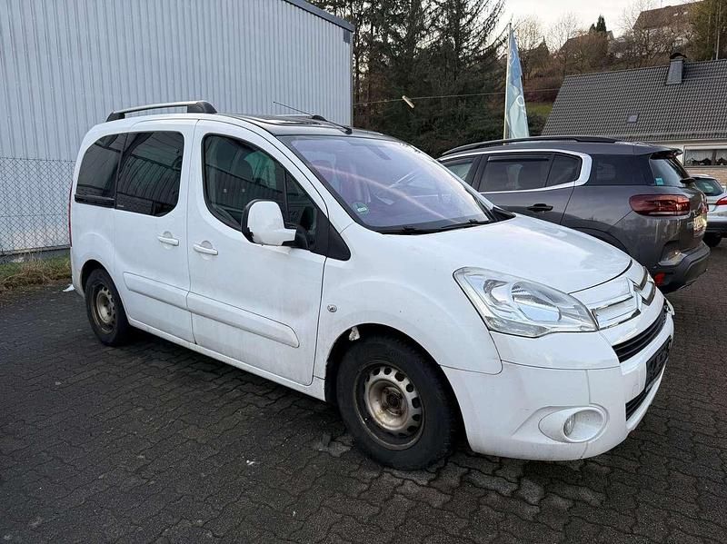 Gebraucht Citroën Berlingo Exclusive 111 PS (81 kW) 2011 Lack weiss banquise/deckende Van / Kleinbus