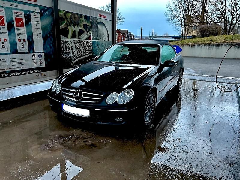 Gebraucht Mercedes CLK200 184 PS (135 kW) 2009 Schwarz Cabrio