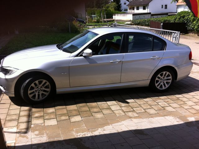 Gebraucht BMW 318 194 PS (142 kW) 2009 Silber metallic Limousine
