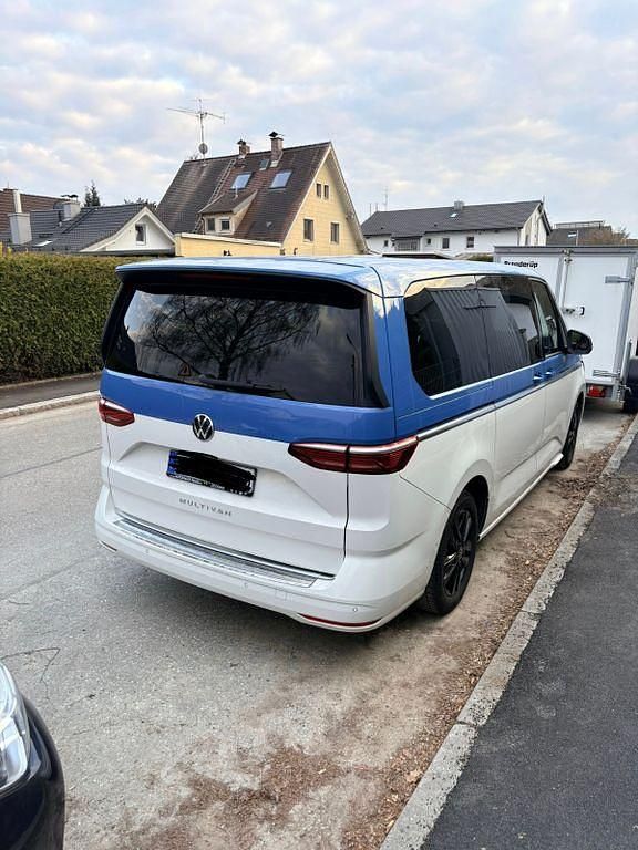 Gebraucht VW Multivan 204 PS (150 kW) 2024 Blau Van