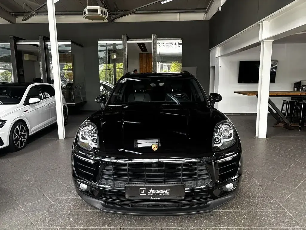Begagnad Porsche Macan 252 HK (185 kW) 2016 Svart SUV