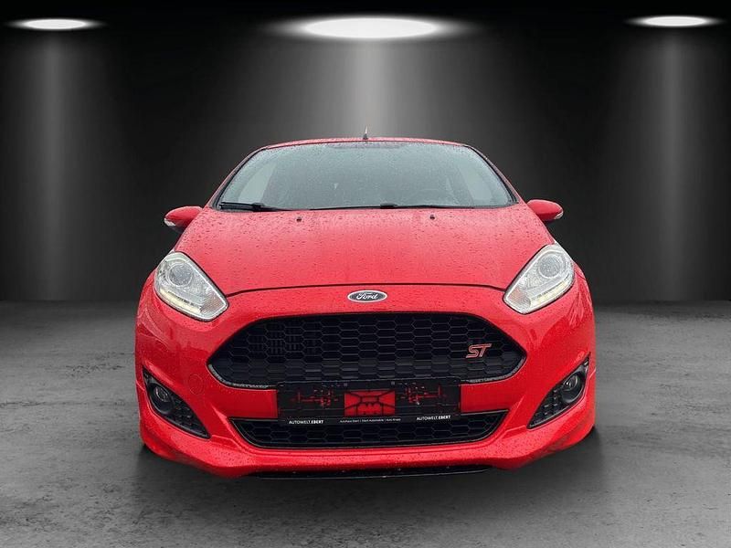 Gebraucht Ford Fiesta ST-Line 101 PS (74 kW) 2016 Rot Limousine