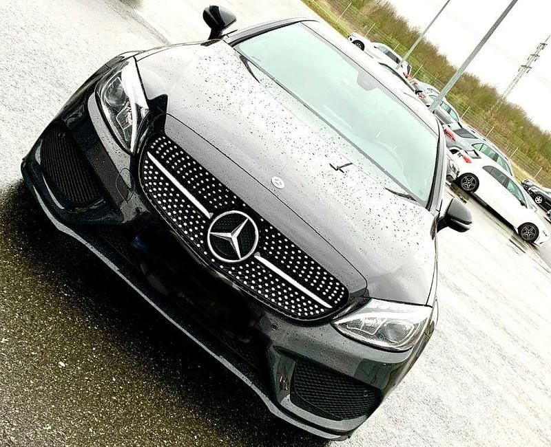 Schwarz Gebraucht 2017 Mercedes C200 AMG line Coupé | 22.900 € (Fairer Preis) - Bild 1/4