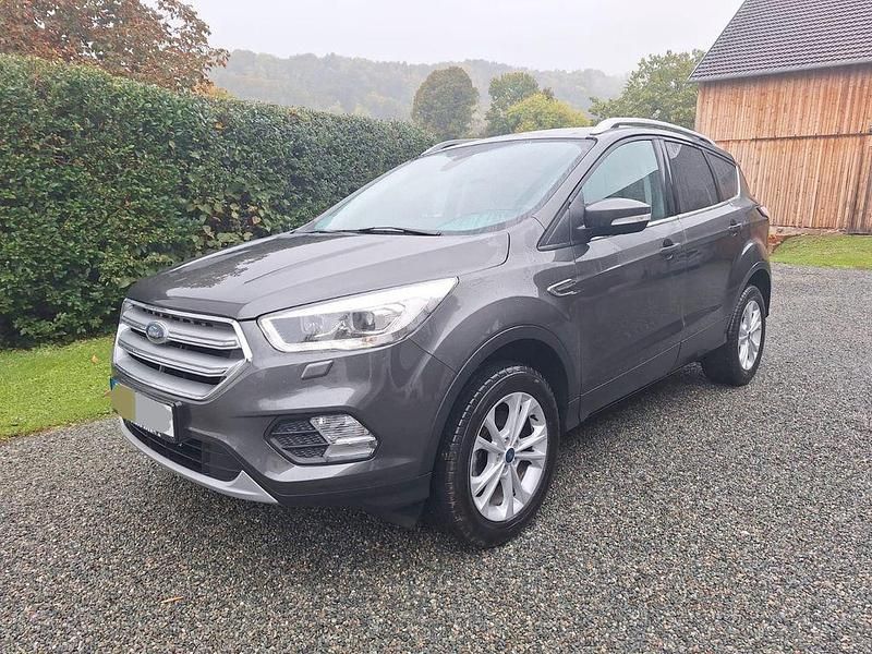 Grau Gebraucht 2019 Ford Kuga Titanium X SUV | 14.800 € (Guter Preis) - Bild 1/4