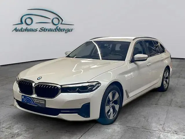 Gebraucht BMW 520 Sport Line 190 PS (139 kW) 2023 Weiß Kombi
