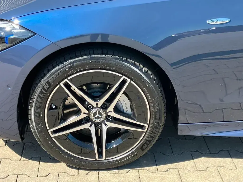 Gebraucht Mercedes C300e AMG line 313 PS (230 kW) 2025 Blau Limousine