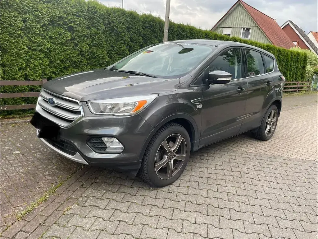 Gebraucht Ford Kuga Trend 110 PS (80 kW) 2017 Grau SUV