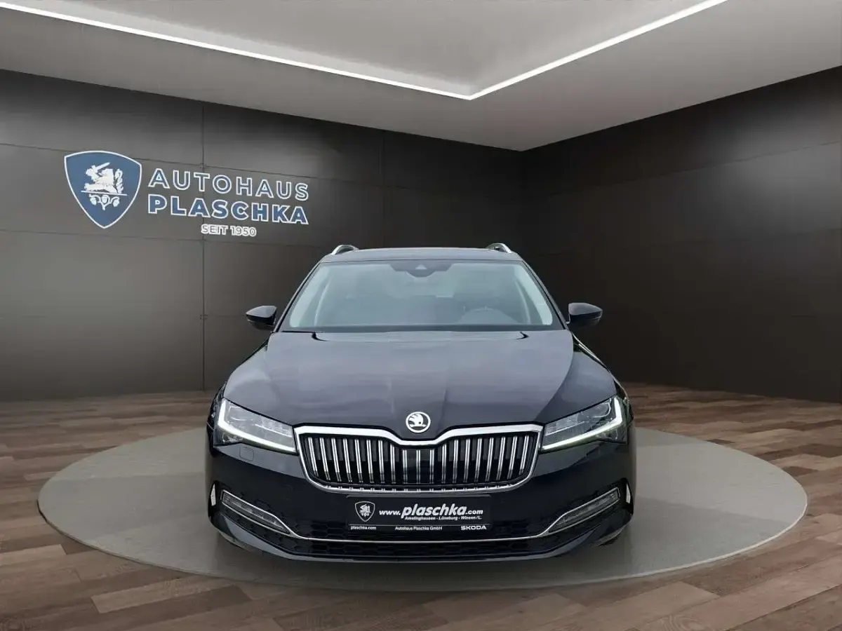 Gebraucht Skoda Superb Style 200 PS (147 kW) 2022 Schwarzmagic perleffekt Kombi