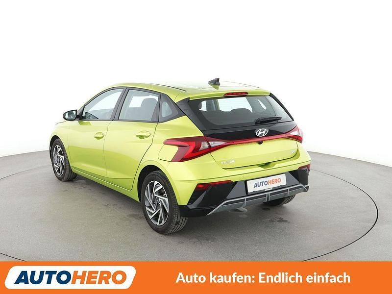 Gebraucht Hyundai i20 Trend 101 PS (74 kW) 2024 Gelb Limousine