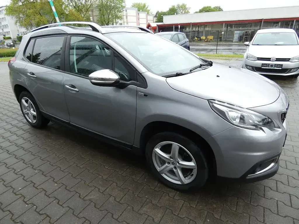 Gebraucht Peugeot 2008 Style 110 PS (80 kW) 2017 Silber SUV